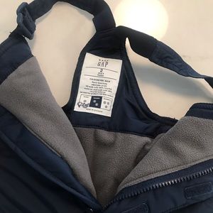 Snowpants overalls worn 2 times. Gap size 2t
